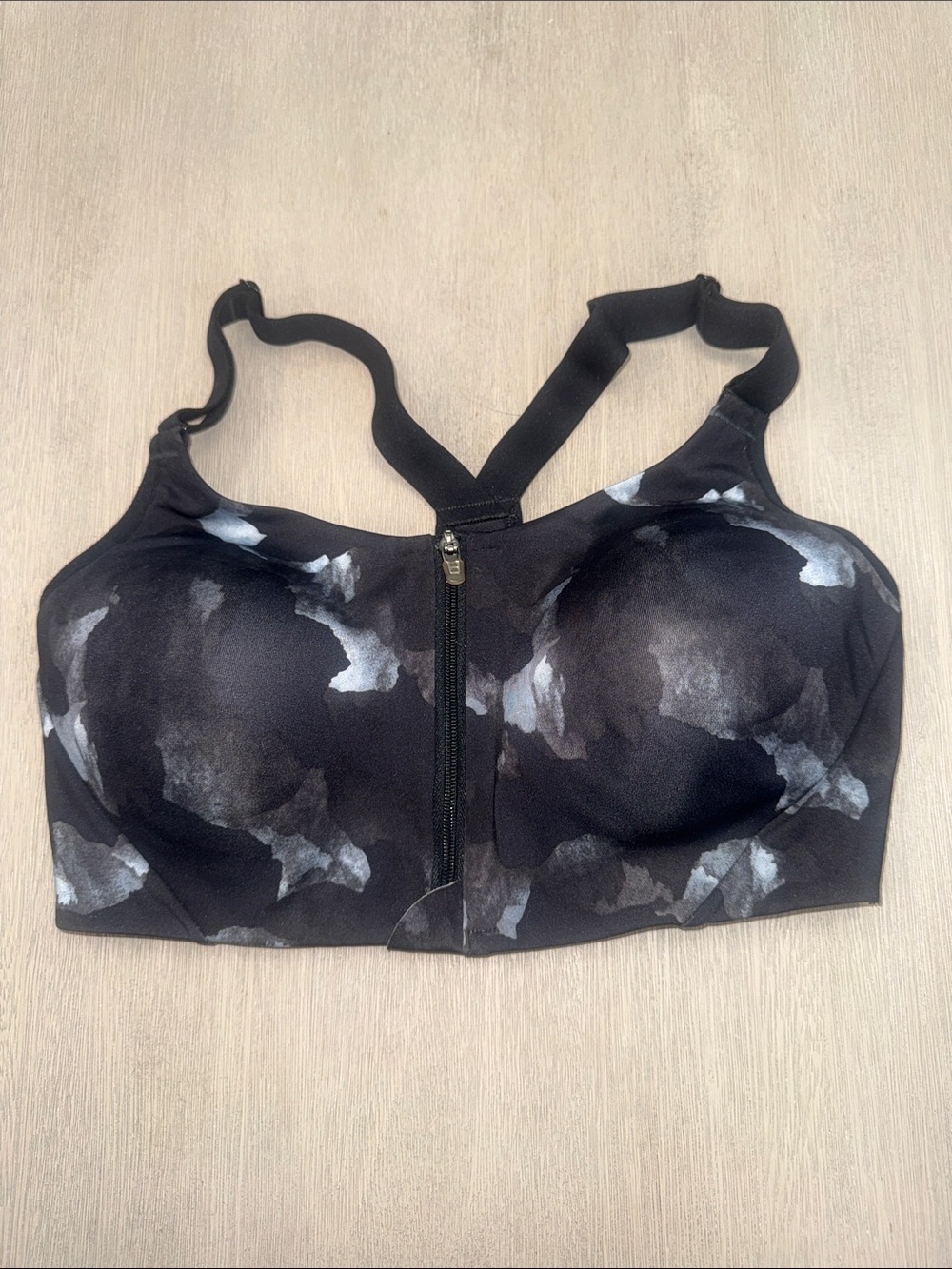 all in motion Black Front-Zip Sports Bra with Gray Cloud Print